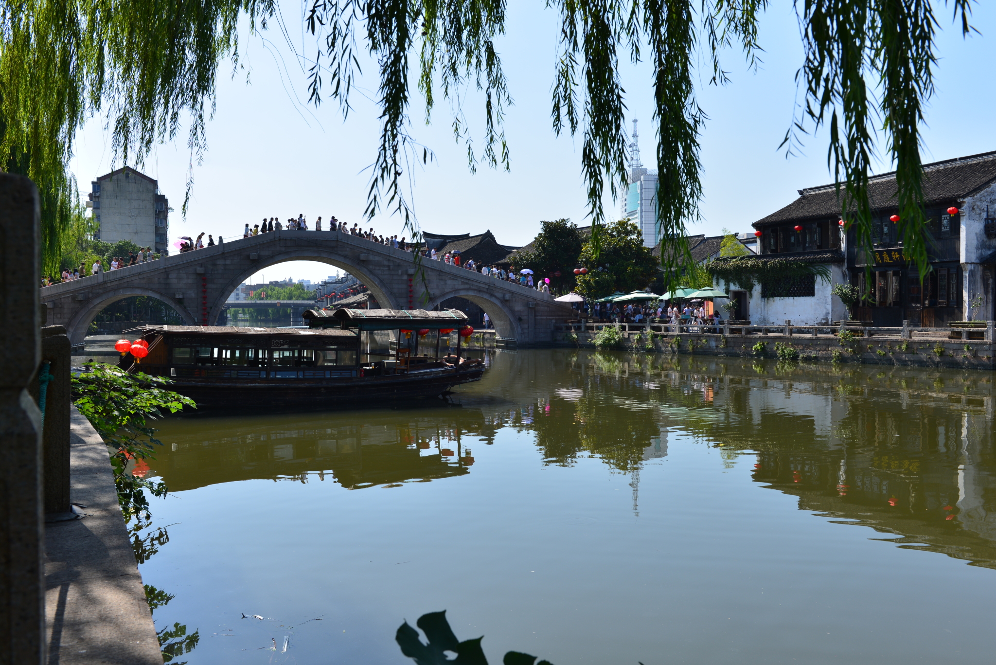 第二天賓館早餐後,退好房便出發去南湖,南湖景區景點包含:會景園