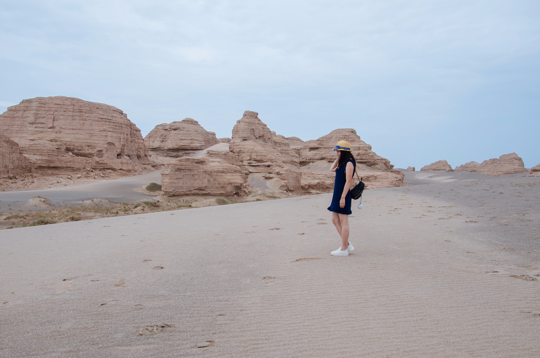 夏季去大西北旅游要怎么穿搭_大西北旅游地图(2)