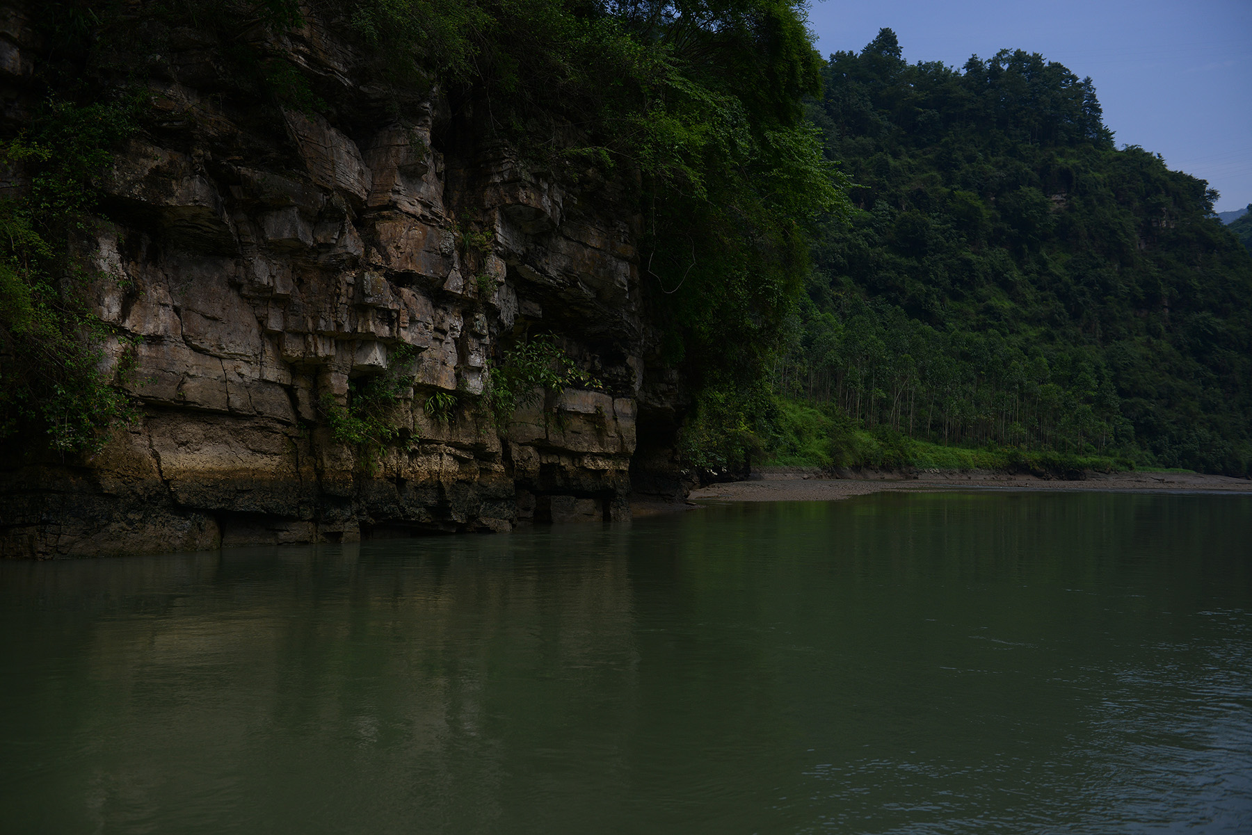 乐山一线天看山看水看虫看鸟