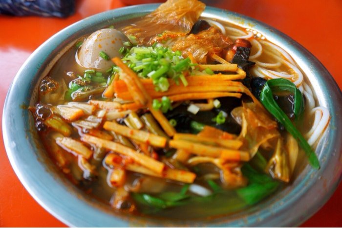 阳朔美食-肥子螺狮粉