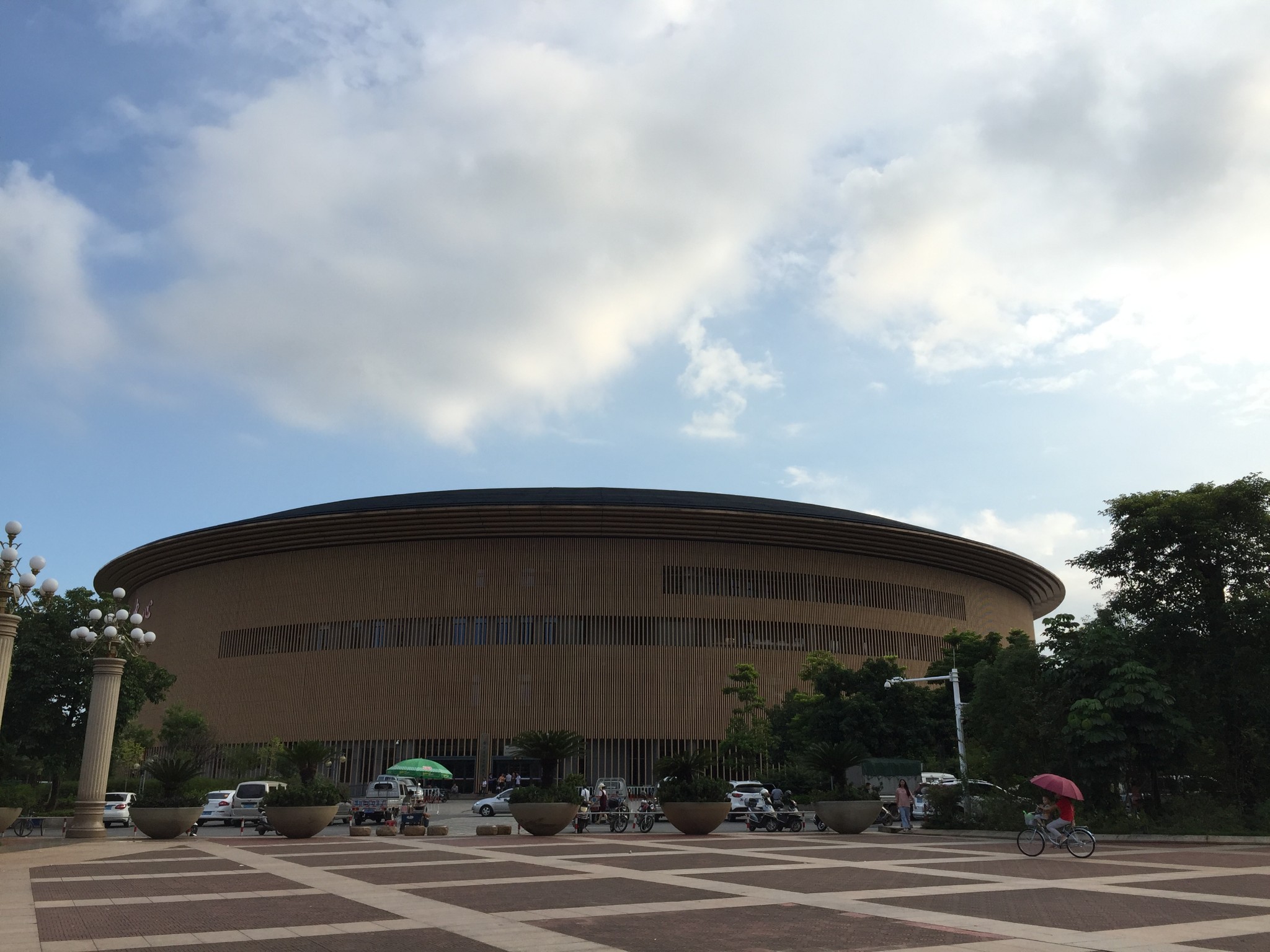 梅州梅州梅州人民广场引文人均费用/1200rmb人物/和朋友出行天数/4 天