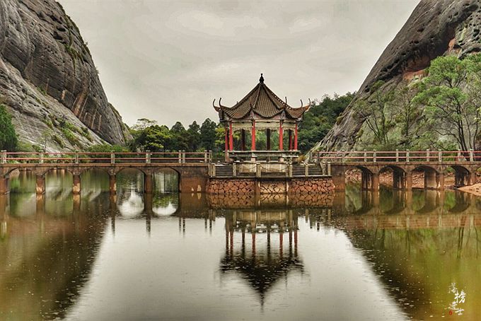 西游记取景地上饶龟峰让人惊艳的丹霞地貌