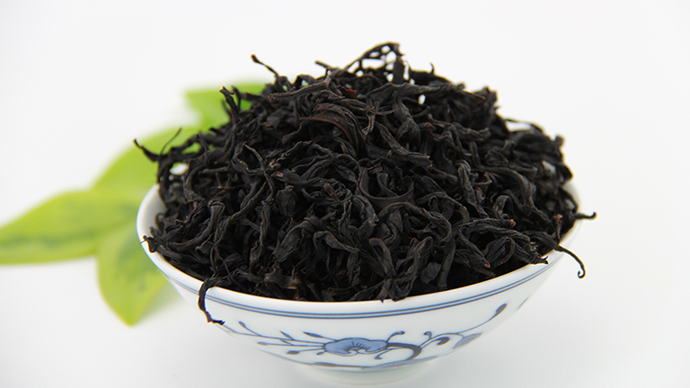 【产品细节】 成品茶除具有特优滇红茶的条索紧秀乌润,汤色金黄透亮