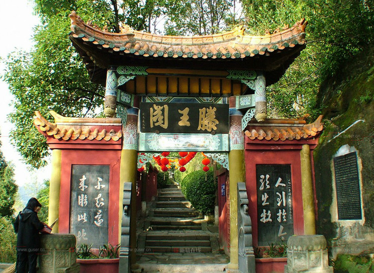 阆中古城有张飞庙,永安寺,五龙庙,滕王阁,观音寺,巴巴寺,大佛寺,川北