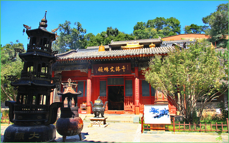 五台山汽车2日游(品养生素斋  览八大寺庙赠祈福平安果每成人一颗)