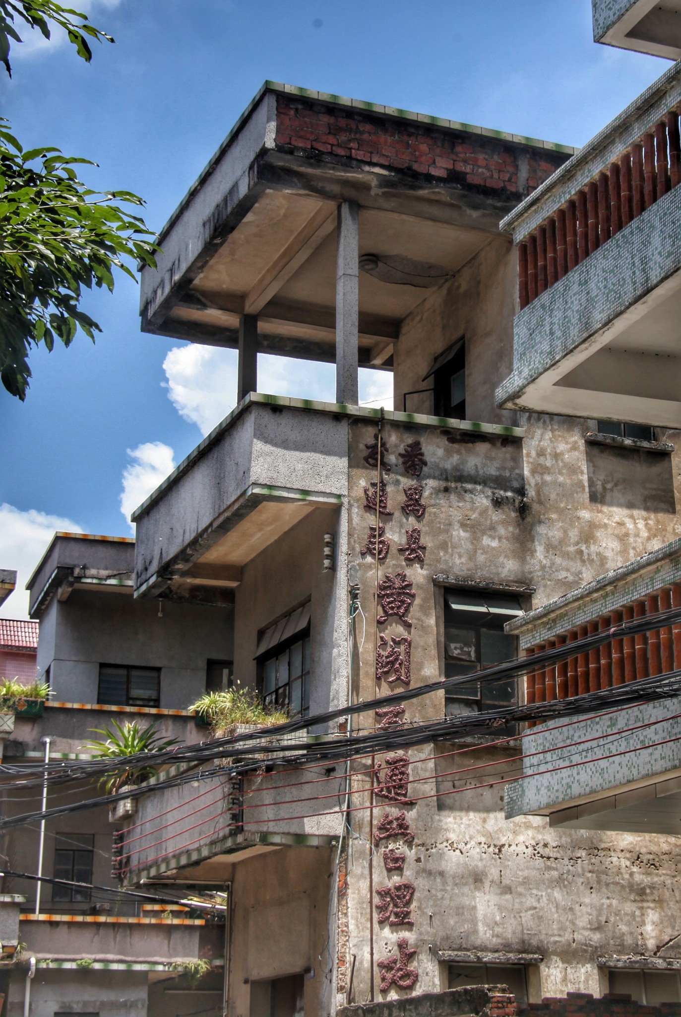 这既是南沙的骄傲,也引来了他人的觊觎,那么是用坚不可摧的大炮镇国