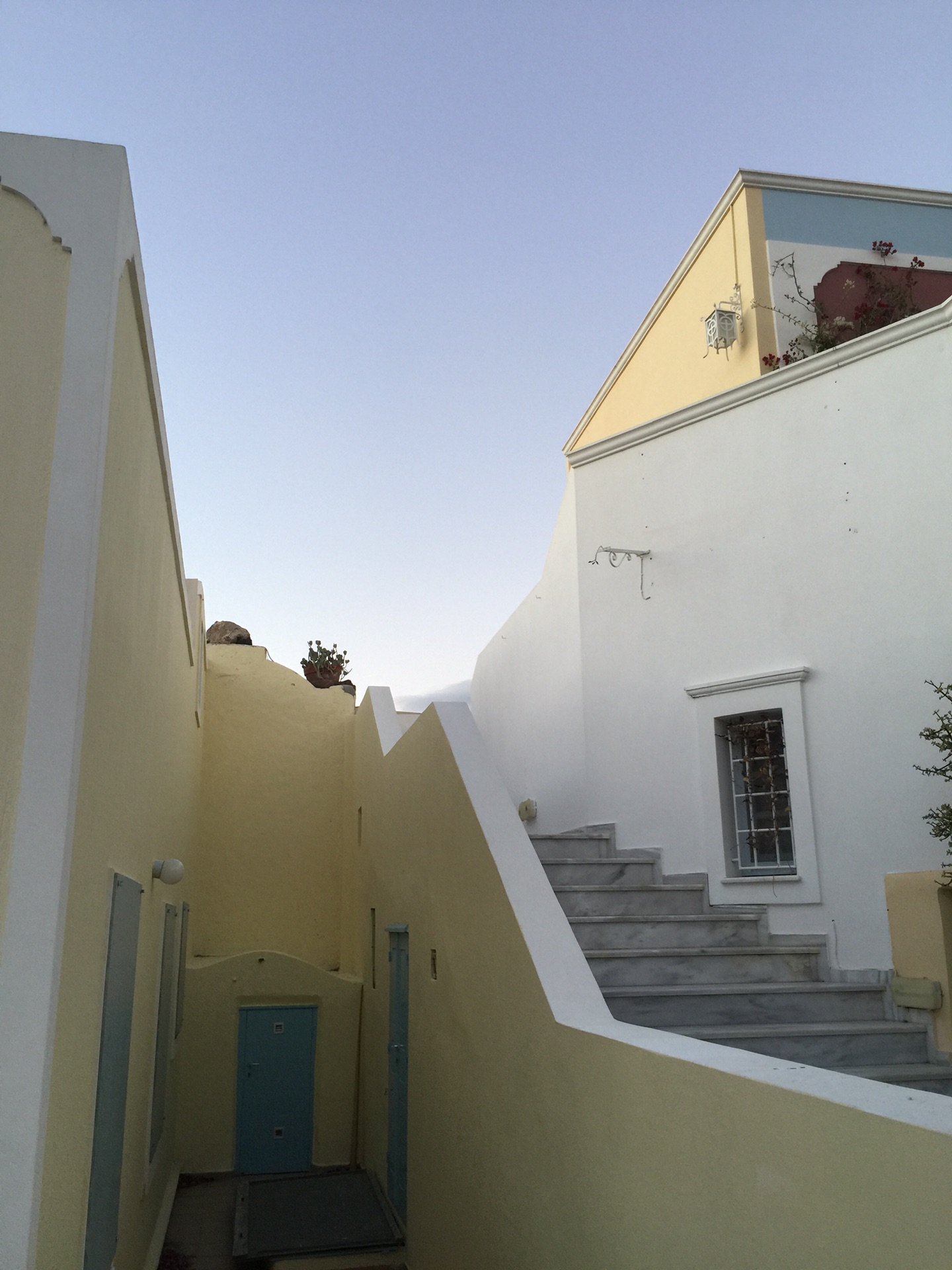 伊亚小镇第二天:圣托里尼晚餐:酒店的屋顶花园餐厅宪法广场国家花园的