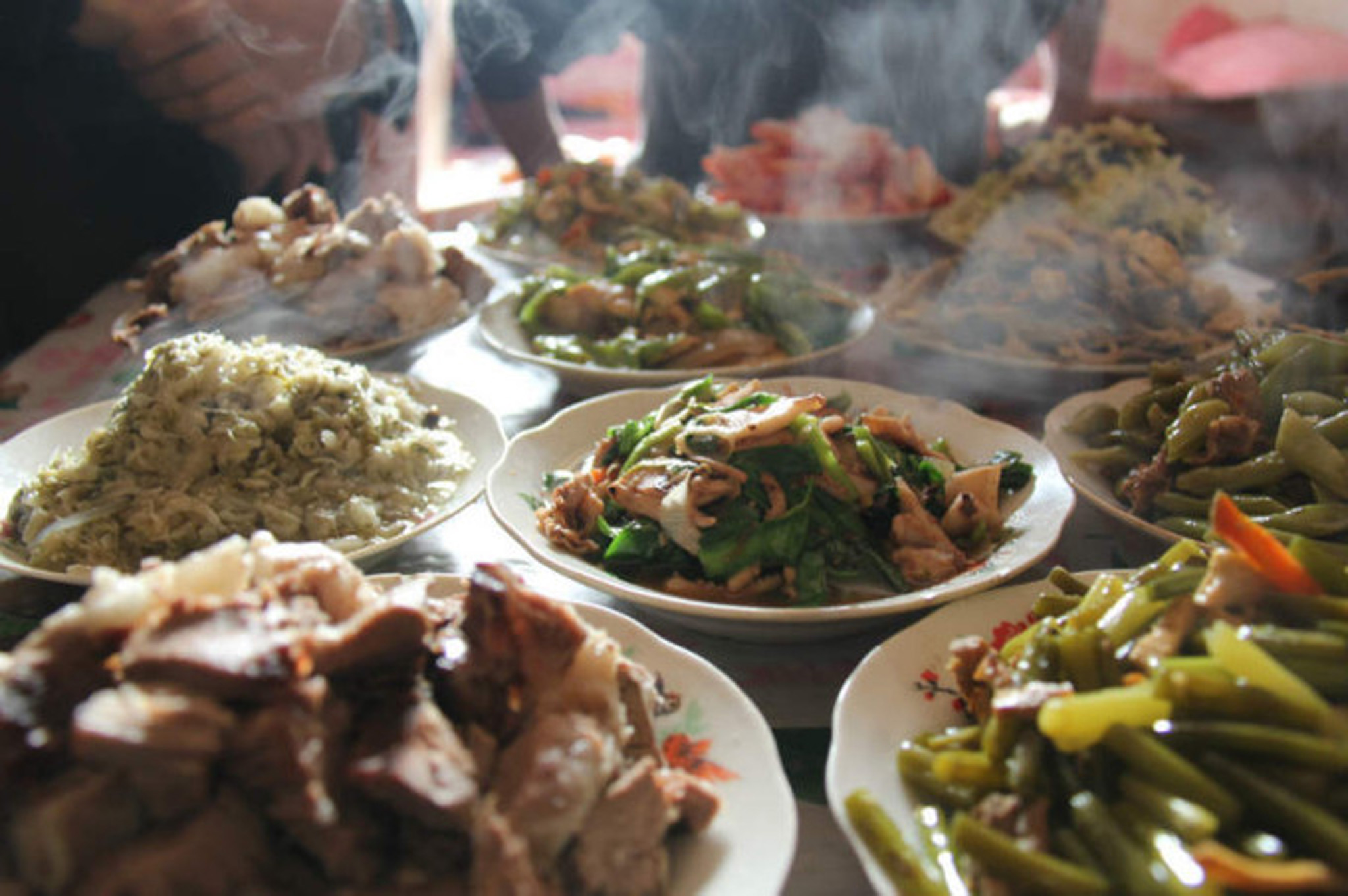 10人一桌,10菜一汤,黑土地对勤劳的馈赠,大山对善良的给予,地道农 