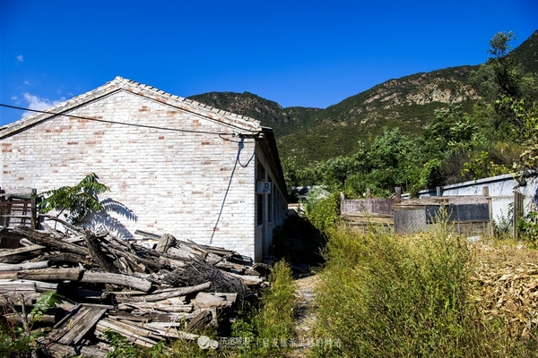 門頭溝楊家峪建在懸崖上的房子