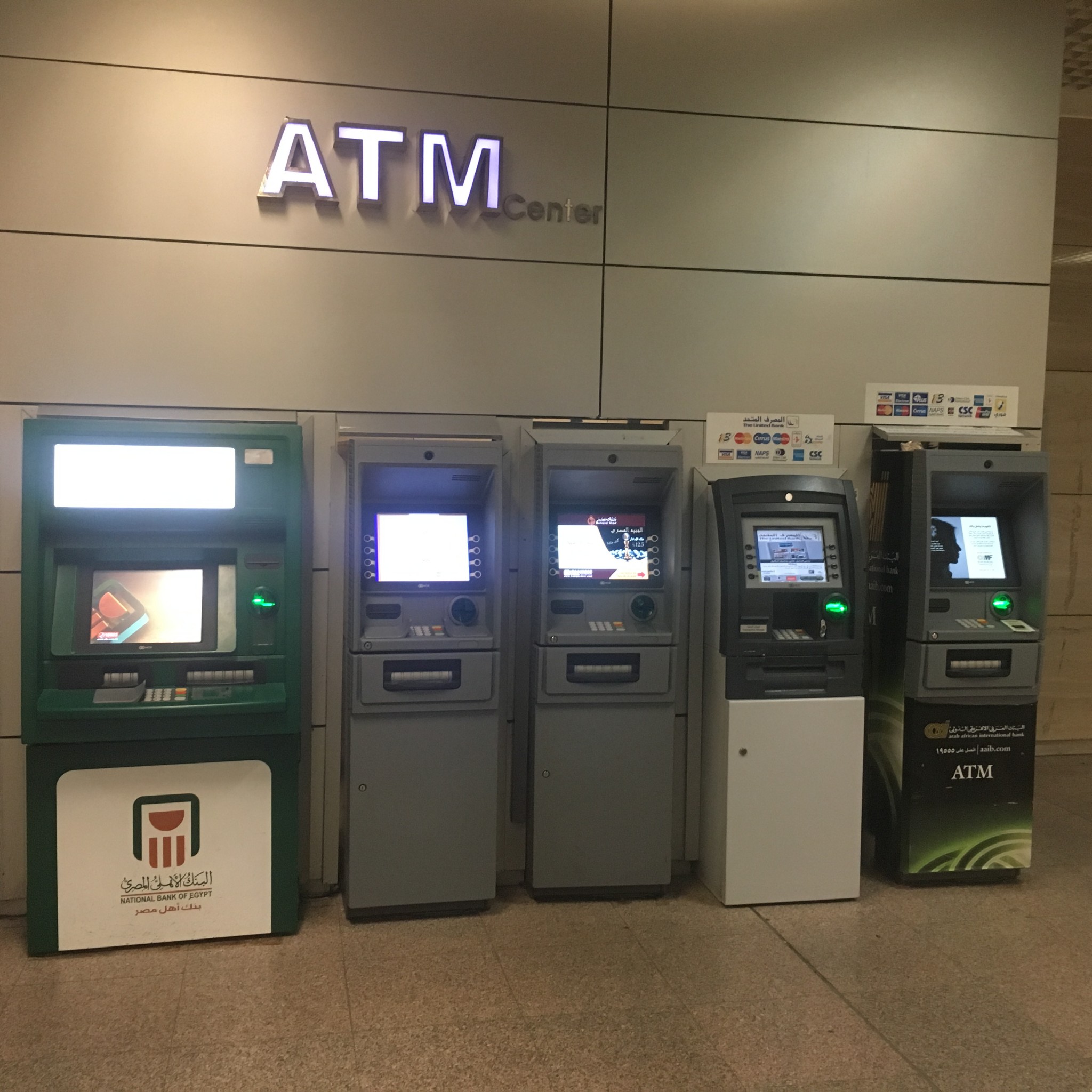 埃及开罗机场有可以用银联卡取埃镑的atm机吗？用华夏银行的卡取要收手续费吗？望有知道的告知，谢谢！